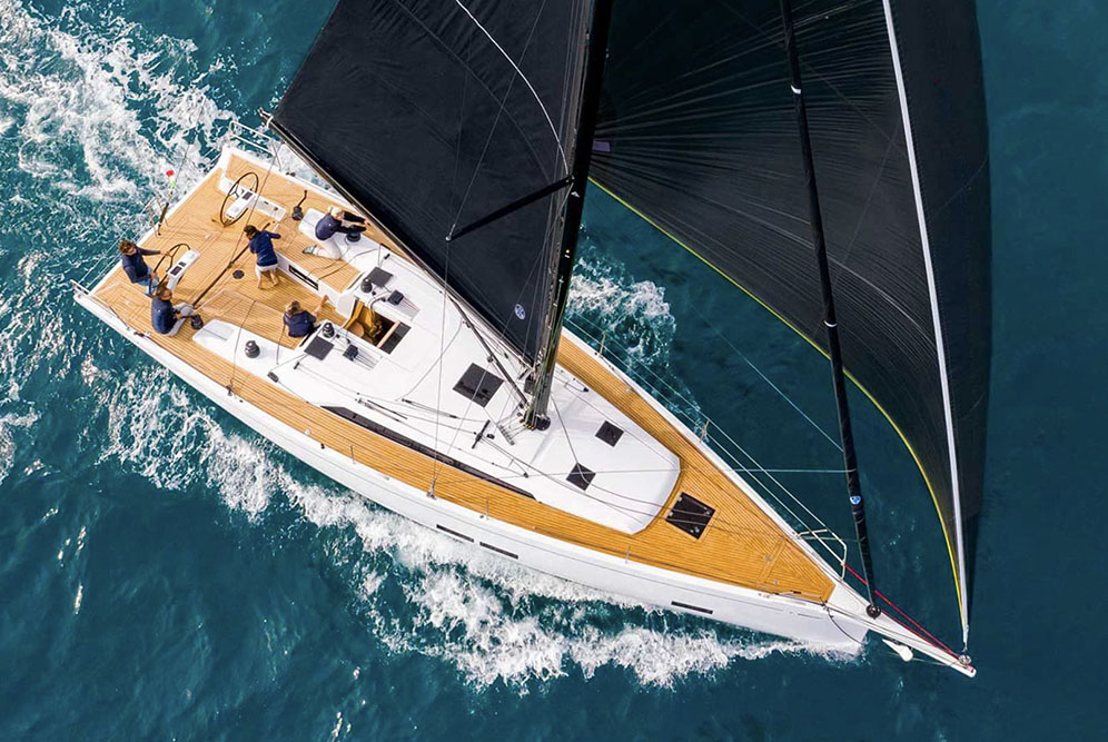 what makes up a sailboat